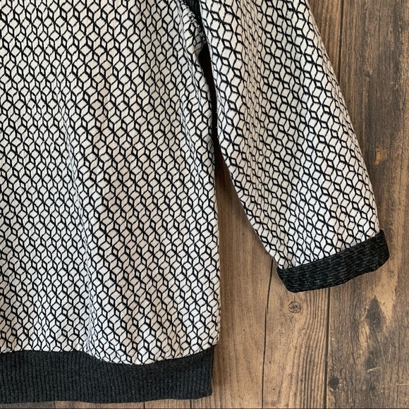 Women’s 1X Gibson Gray & White Patterned Sweater - Picture 5 of 12